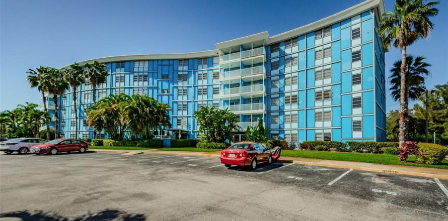 Condominio en Saint Petersburg, Florida, 1 dormitorio № 1735540