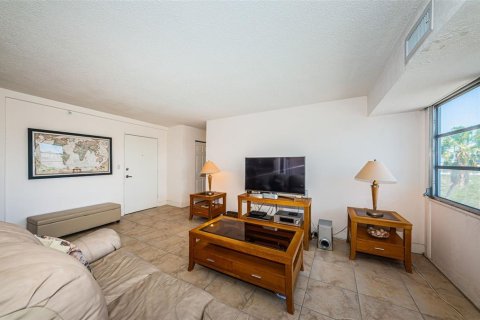 Condominio en venta en Saint Petersburg, Florida, 1 dormitorio, 65.77 m2 № 1735540 - foto 15