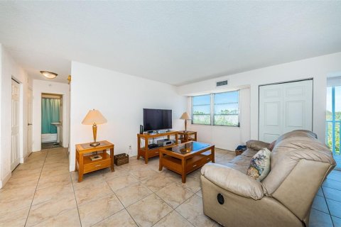 Condominio en venta en Saint Petersburg, Florida, 1 dormitorio, 65.77 m2 № 1735540 - foto 16