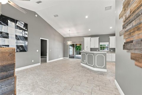 House in Ocala, Florida 4 bedrooms, 156.82 sq.m. № 2393893 - photo 10