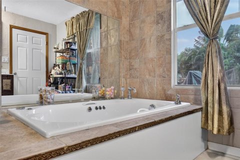 Купить виллу или дом в Сарасота, Флорида 11 комнат, 147.53м2, № 2277179 - фото 16