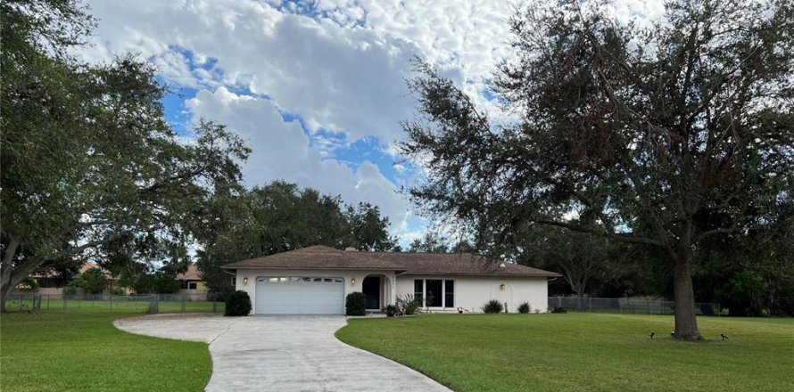 House in Sarasota, Florida 5 bedrooms, 218.69 sq.m. № 1631037
