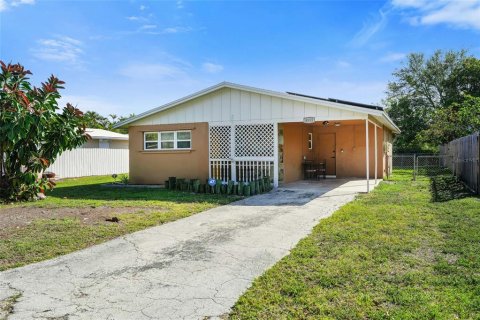 House in Fort Myers, Florida 2 bedrooms, 99.13 sq.m. № 1602373 - photo 1