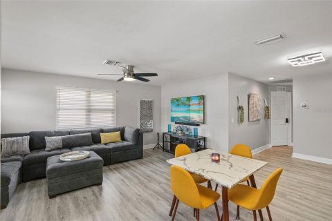 House in Fort Myers, Florida 2 bedrooms, 99.13 sq.m. № 1602373 - photo 7
