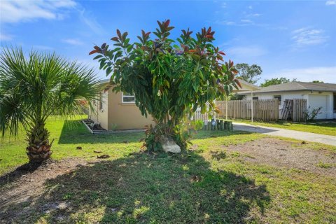 House in Fort Myers, Florida 2 bedrooms, 99.13 sq.m. № 1602373 - photo 3