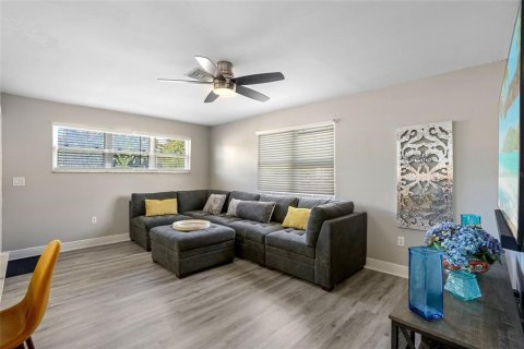 House in Fort Myers, Florida 2 bedrooms, 99.13 sq.m. № 1602373 - photo 6