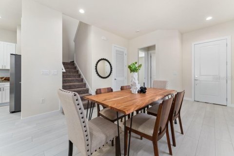 Adosado en venta en Kissimmee, Florida, 5 dormitorios, 189.89 m2 № 2150176 - foto 5