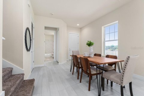 Adosado en venta en Kissimmee, Florida, 5 dormitorios, 189.89 m2 № 2150176 - foto 6