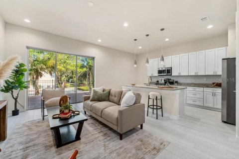 Adosado en venta en Kissimmee, Florida, 5 dormitorios, 189.89 m2 № 2150176 - foto 7