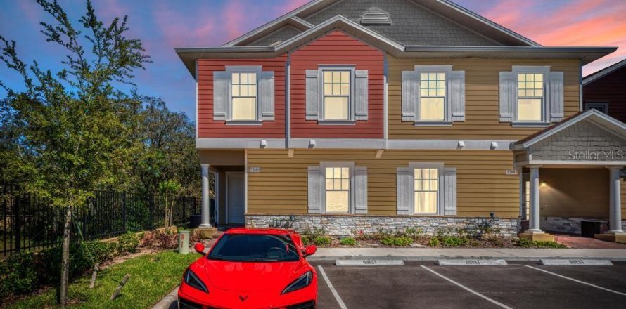 Adosado en Kissimmee, Florida 5 dormitorios, 189.89 m2 № 2150176