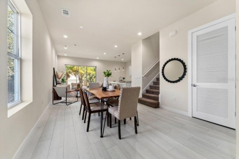 Adosado en venta en Kissimmee, Florida, 5 dormitorios, 189.89 m2 № 2150176 - foto 4