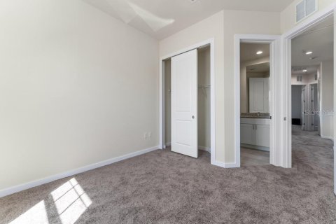 Adosado en venta en Kissimmee, Florida, 5 dormitorios, 189.89 m2 № 2150176 - foto 23