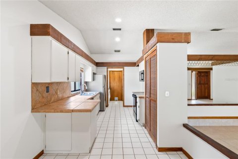 House in Tampa, Florida 3 bedrooms, 150.78 sq.m. № 1792942 - photo 19