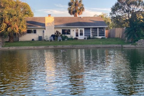 Villa ou maison à vendre à New Port Richey, Floride: 2 chambres, 140.28 m2 № 2325032 - photo 2