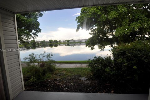 Copropriété à vendre à Oakland Park, Floride: 1 chambre, 74.51 m2 № 2153886 - photo 2