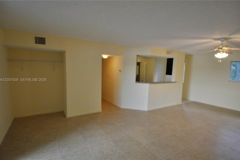 Copropriété à vendre à Oakland Park, Floride: 1 chambre, 74.51 m2 № 2153886 - photo 4