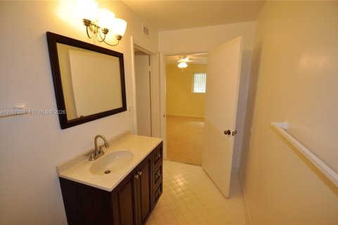 Copropriété à vendre à Oakland Park, Floride: 1 chambre, 74.51 m2 № 2153886 - photo 11