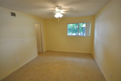 Copropriété à vendre à Oakland Park, Floride: 1 chambre, 74.51 m2 № 2153886 - photo 7