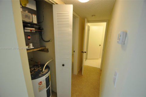 Copropriété à vendre à Oakland Park, Floride: 1 chambre, 74.51 m2 № 2153886 - photo 9