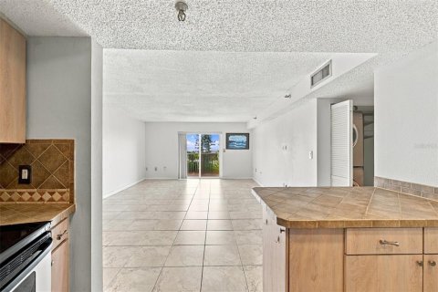 Copropriété à louer à Saint Petersburg, Floride: 1 chambre, 76.64 m2 № 2415097 - photo 8