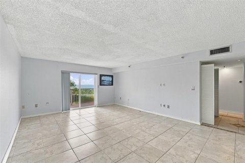 Copropriété à louer à Saint Petersburg, Floride: 1 chambre, 76.64 m2 № 2415097 - photo 13