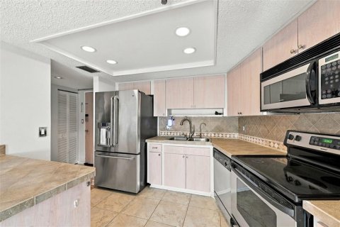 Copropriété à louer à Saint Petersburg, Floride: 1 chambre, 76.64 m2 № 2415097 - photo 6