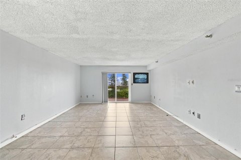 Copropriété à louer à Saint Petersburg, Floride: 1 chambre, 76.64 m2 № 2415097 - photo 12