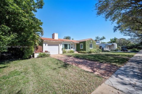 House in Miami Shores, Florida 3 bedrooms, 179.95 sq.m. № 2026872 - photo 12