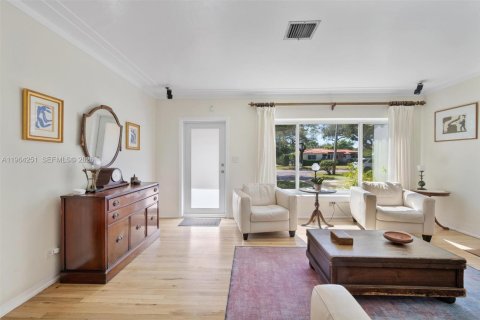 House in Miami Shores, Florida 3 bedrooms, 179.95 sq.m. № 2026872 - photo 14