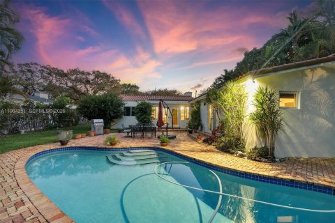 House in Miami Shores, Florida 3 bedrooms, 179.95 sq.m. № 2026872 - photo 11