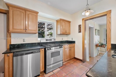 House in Miami Shores, Florida 3 bedrooms, 179.95 sq.m. № 2026872 - photo 25