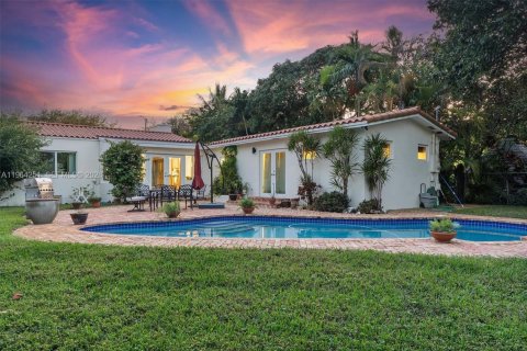 House in Miami Shores, Florida 3 bedrooms, 179.95 sq.m. № 2026872 - photo 2