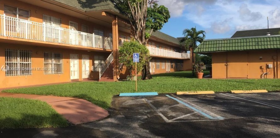 Studio in the Condo in Miami Gardens, Florida № 1809784