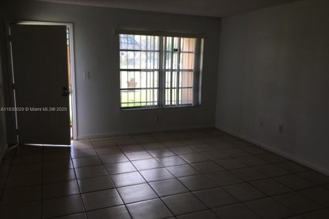 Condo in Miami Gardens, Florida  № 1809784 - photo 3