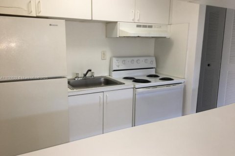 Condo in Miami Gardens, Florida  № 1809784 - photo 6