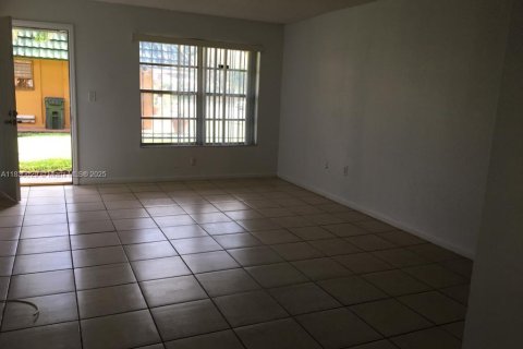 Condo in Miami Gardens, Florida  № 1809784 - photo 2