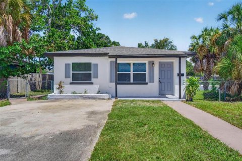 Villa ou maison à Saint Petersburg, Floride 4 chambres, 131.92 m2 № 2312570