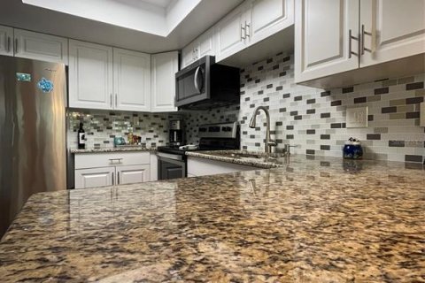 Condo in Palm Harbor, Florida, 2 bedrooms  № 1658263 - photo 6