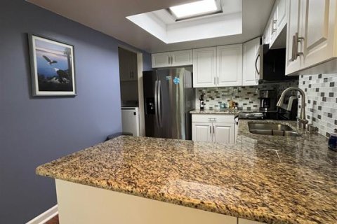 Condo in Palm Harbor, Florida, 2 bedrooms  № 1658263 - photo 5