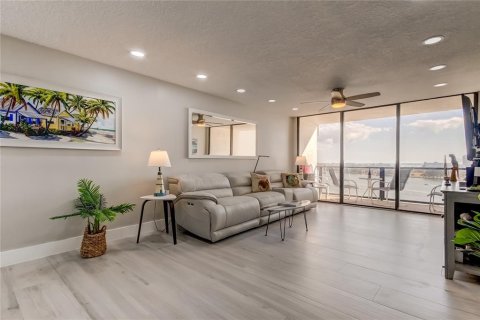 Condominio en venta en Clearwater, Florida, 2 dormitorios, 110.18 m2 № 1844229 - foto 9