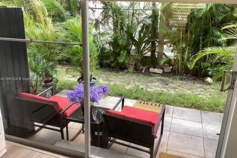 Condo in Hallandale Beach, Florida, 1 bedroom  № 1943864 - photo 22