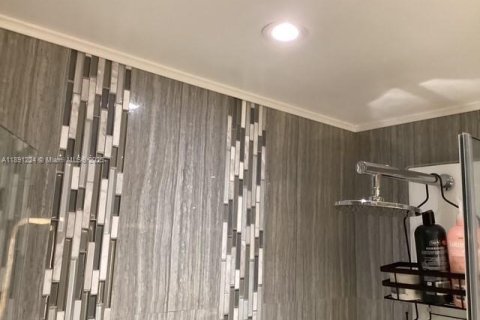 Condo in Hallandale Beach, Florida, 1 bedroom  № 1943864 - photo 18