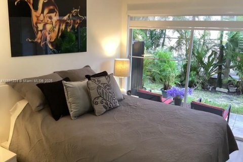 Condo in Hallandale Beach, Florida, 1 bedroom  № 1943864 - photo 13