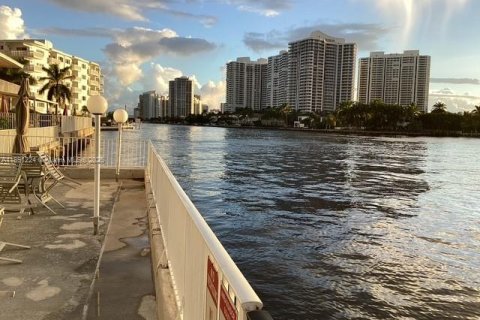 Copropriété à vendre à Hallandale Beach, Floride: 1 chambre, 69.68 m2 № 1943864 - photo 28