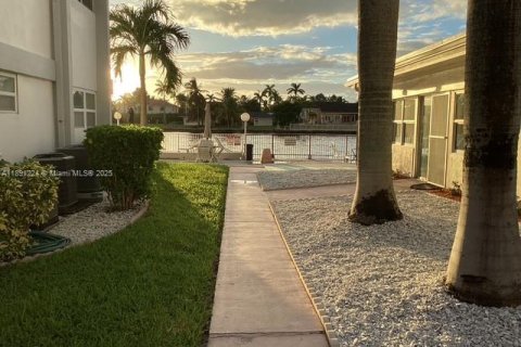 Copropriété à vendre à Hallandale Beach, Floride: 1 chambre, 69.68 m2 № 1943864 - photo 26