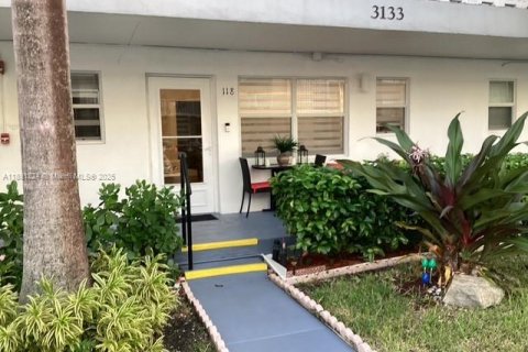 Copropriété à vendre à Hallandale Beach, Floride: 1 chambre, 69.68 m2 № 1943864 - photo 25