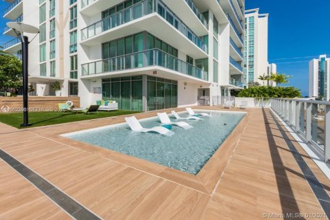 Condo in Sunny Isles Beach, Florida, 2 bedrooms  № 2026711 - photo 24