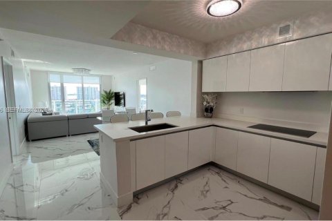 Condo in Sunny Isles Beach, Florida, 2 bedrooms  № 2026711 - photo 8