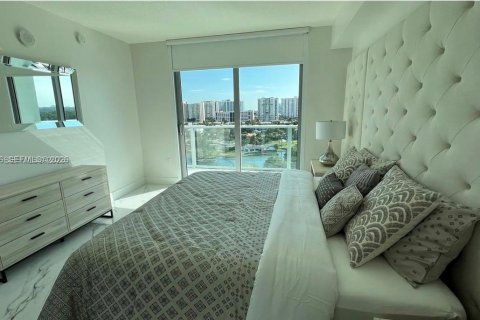 Condo in Sunny Isles Beach, Florida, 2 bedrooms  № 2026711 - photo 12