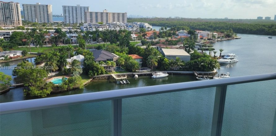 Condo in Sunny Isles Beach, Florida, 2 bedrooms  № 2026711